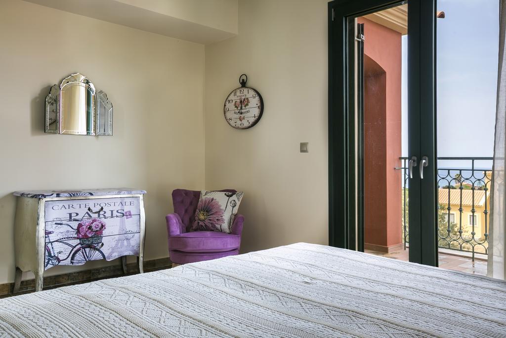 Pleiades Luxury Villa Свороната Екстериор снимка
