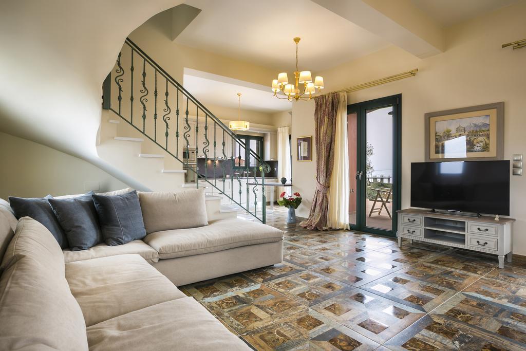 Pleiades Luxury Villa Свороната Екстериор снимка