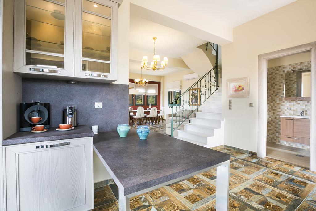 Pleiades Luxury Villa Свороната Екстериор снимка