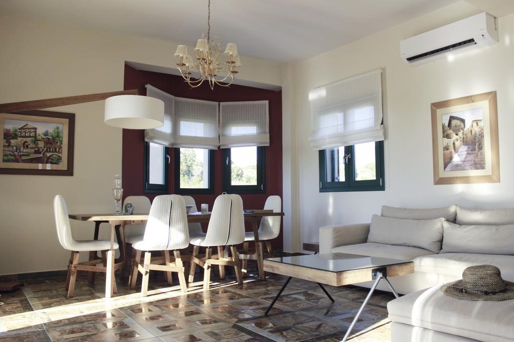 Pleiades Luxury Villa Свороната Екстериор снимка