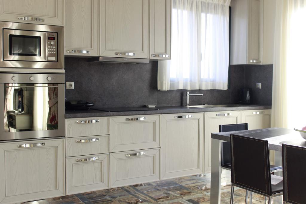 Pleiades Luxury Villa Свороната Екстериор снимка
